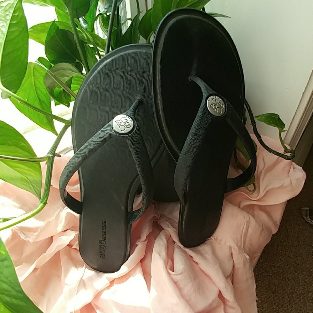 BCBG generation flip flops ✨make offer